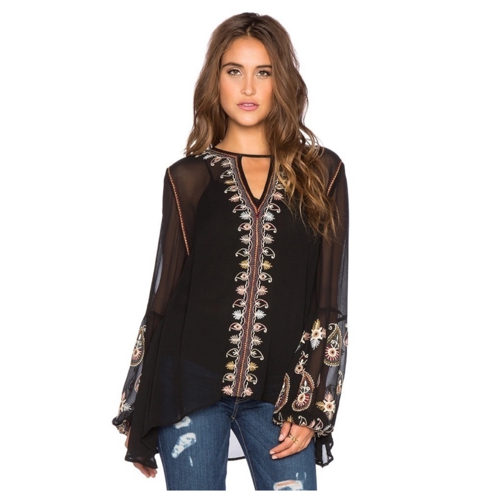 Love Sam (Revolve) Paisley Embroidered Long Sleeve Top szS